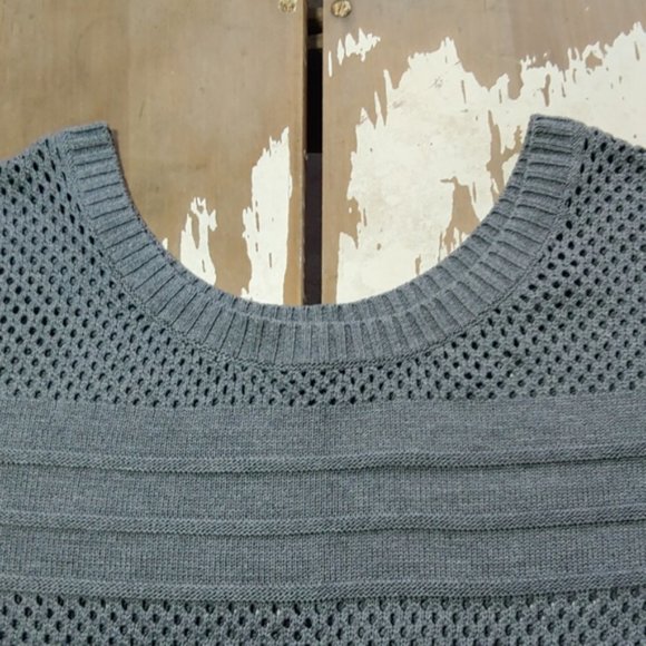 Guess Cut-Out Scoop Neck Perfect Gray Sweater - Picture 5 of 7